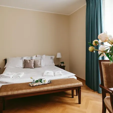 Kasztanowy Pałac Hotel 3*