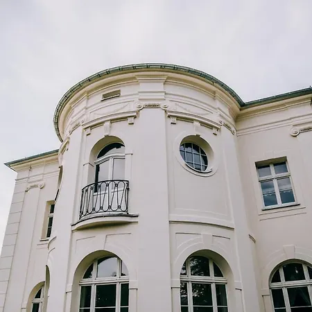 فندق Kasztanowy Palac Swadzim