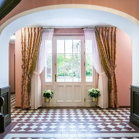 فندق Kasztanowy Palac Swadzim